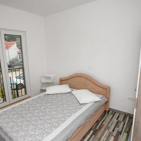 With A Parking Space Sumpetar, Omis - 14941 * 耶塞尼采