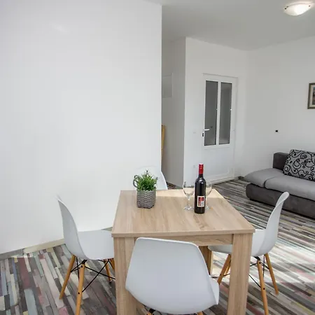 With Parking Space Sumpetar, Omis - 14941 * 耶塞尼采